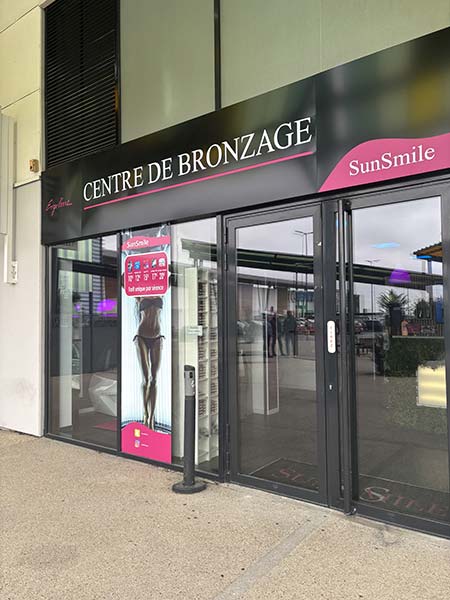 Vitrine Sun Smile Reims - zone commerciale de Hyper U croix Blandin vitrine Vitrine Sun Smile Reims - zone commerciale de Hyper U croix Blandin vitrine